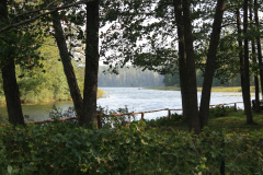 Kanal-w-Plaskiej-ze-sciezki-rowerowej